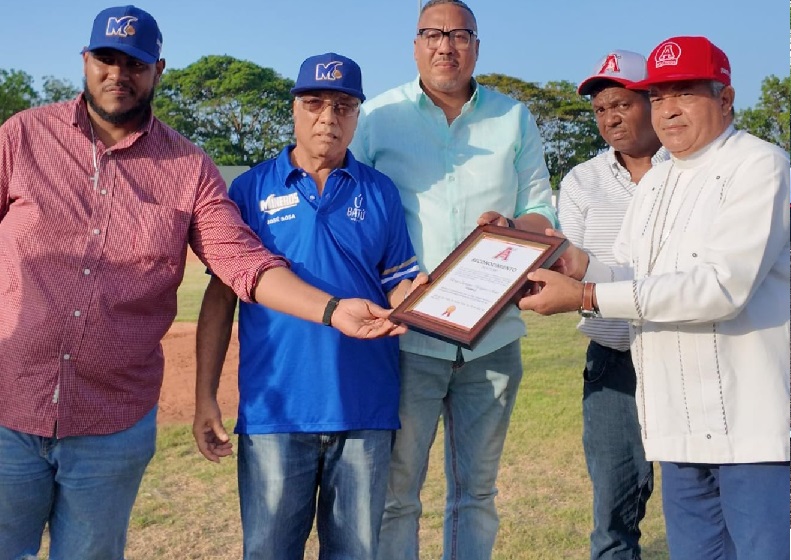 Atléticos de PP rinden homenaje póstumo a Quique Sosa, fenecido presidente de Mineros de Bonao