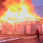 Incendio destruye cuadra completa de establecimientos comerciales en Imbert, Puerto Plata; no se reportaron perdidas humanas