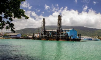 Retiran última barcaza eléctrica de la Bahía de Puerto Plata tras tres décadas de contaminación ambiental