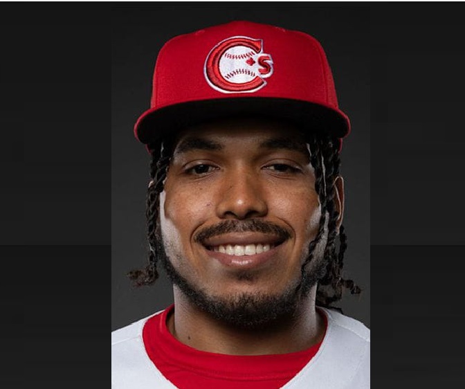 Receptor de los Atléticos Jommer Hernández firma para Liga Canadiense