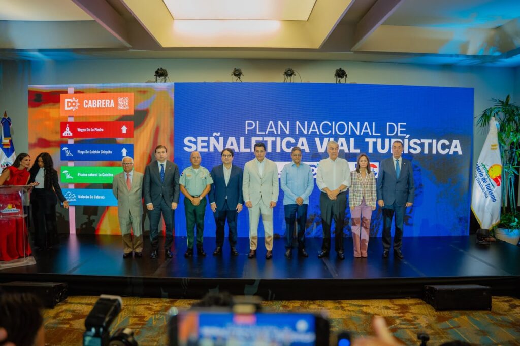 Turismo y RD Vial lanzan plan nacional de señalética turística
