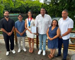 Ayuntamiento de Río San Juan reconoce a Bianca Acosta y la declara embajadora honorífica del deporte
