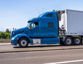 Más de 800 camioneros extranjeros, entre ellos varios dominicanos, fueron retirados de circulación en EE. UU. por no calificar