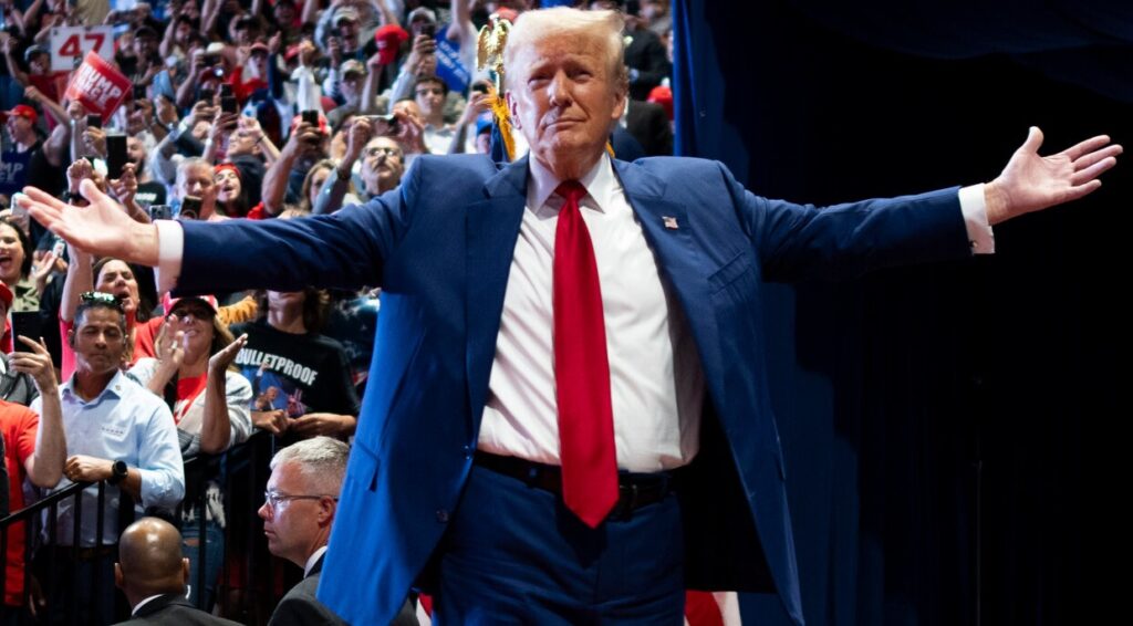 Trump viaja este viernes a NY apoyar a Blakeman candidato gonernador NY; Hochul le aventaja por 10 puntos
