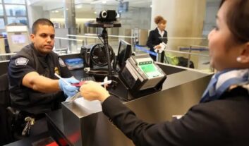 USCIS restablece facultad para agentes negar solicitudes cuando no se presente la evidencia inicial requerida