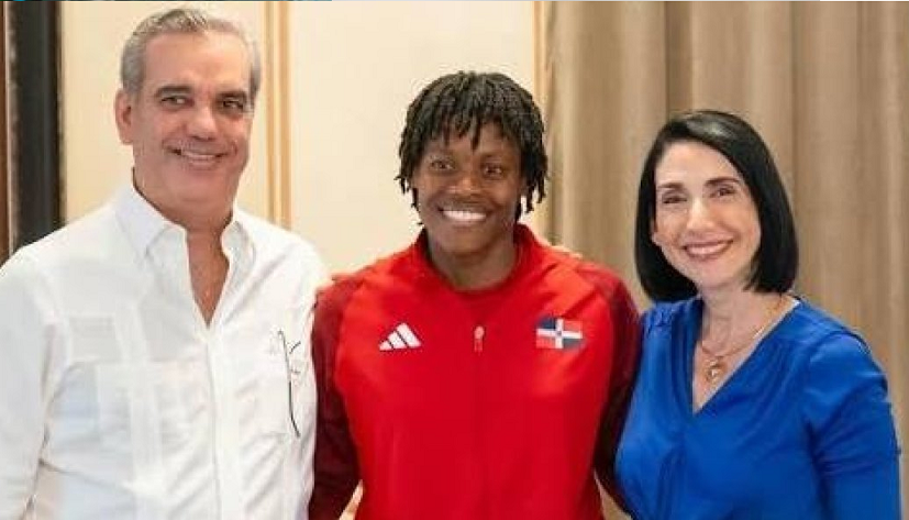 Abinader expresa orgullo y felicita a Marileidy por nuevo récord en 400 metros planos: 