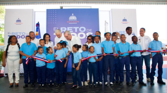 Presidente Luis Abinader encabeza en escuela SDE acto oficial apertura año escolar 2026-27 con 2,6 MM alumnos