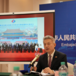 Embajador de China cataloga de intimidación tecnológica y difamación acusaciones de EU de que es riesgoso usar sus marcas