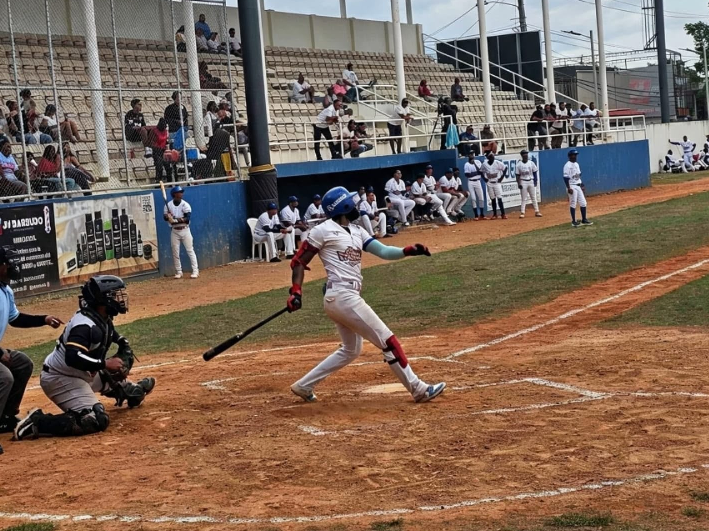 Mineros de Bonao extienden su racha triunfal y frenan con firmeza a los Granjeros de Moca con una victoria 7-2