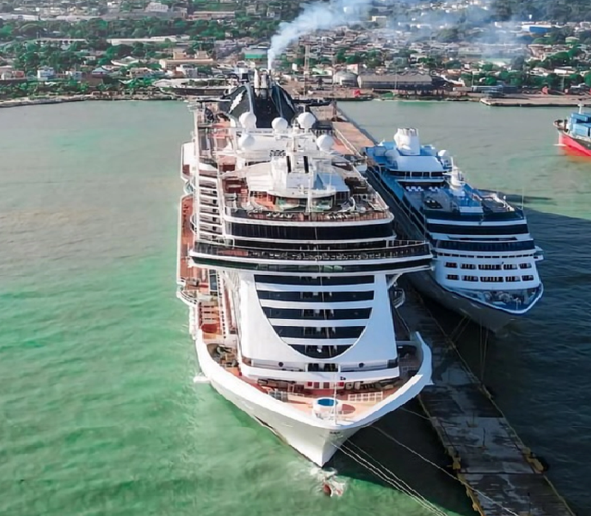 Administración puerto turístico Taíno Bay desmiente cruceros estén haciendo vertidos contaminantes en bahía de Puerto Plata