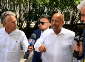 Corte de Boston deja en libertad sin fianza al alcalde Brian DePeñal le ordena entregar su pasaporte