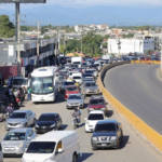 Gobierno contempla construir tres nuevos pasos a desnivel en la autopista Duarte para descongestionar accesos a la capital
