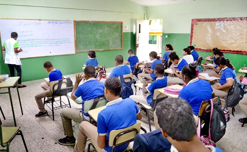 Minerd dice aún hay unos 9,000 alumnos sin cupo en escuelas públicas; ADP dice son 474,000 a solo días inicio año escolar