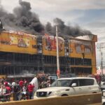 Incendio arrasa con otra sucursal de la cadena de tiendas L & R Comercial, esta vez en la autopista Las Américas