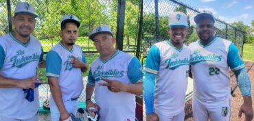 Indetenibles ganan primer encuentro Gran Final Softbol de Newark, N.J. 