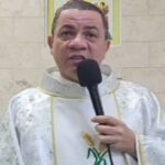 Sacerdote alza su voz a favor de transporte para estudiantes de El Papayo, en El Factor: “Ellos también son dominicanos”