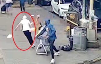 Agrede a mujer de 90 años en Brooklyn sin motivo; NYPD advierte aumento agresiones contra envejecientes