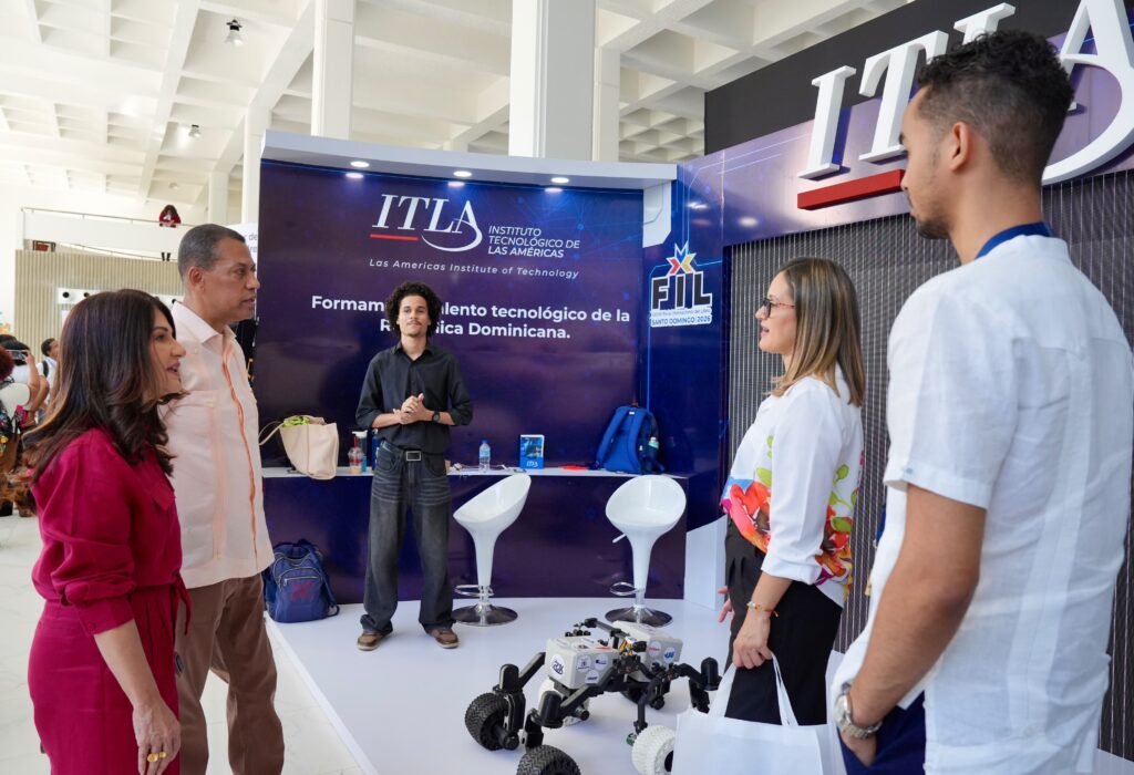 Director del Indotel destaca en Feria del Libro la lectura como herramienta esencial para formación nuevas generaciones