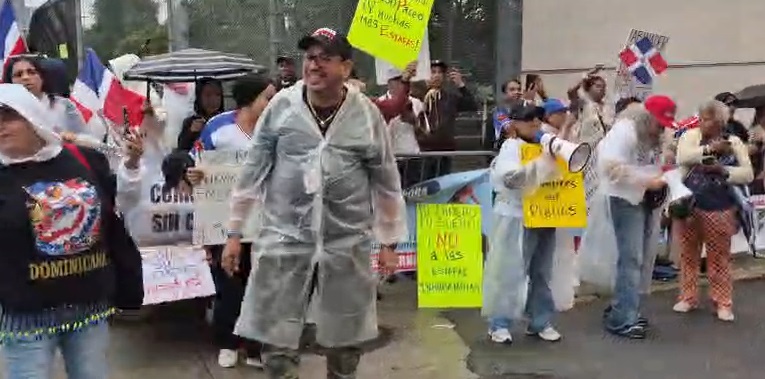 Protestan en NY durante acto presidido por el presidente Abinader