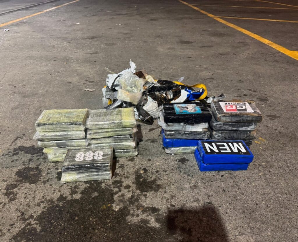 La DNCD ocupa otros 24 paquetes de cocaína en el Puerto de Haina; varios son interrogados