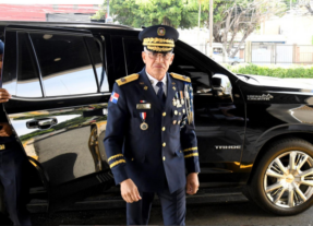 El director de la PN también le pone el reloj a los delincuentes: 