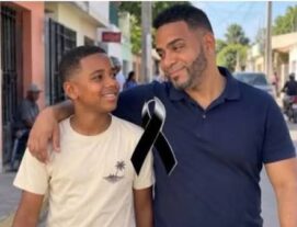 Un padre y su hijo adolescente mueren tras su auto chocar contra un poste del tendido eléctrico en Nagua