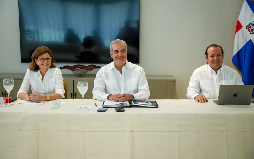 Abinader aprueba obras para municipios de Santiago; anuncia RD$10,700 millones para mejorar infraestructuras hospitales y Acueducto Cibao