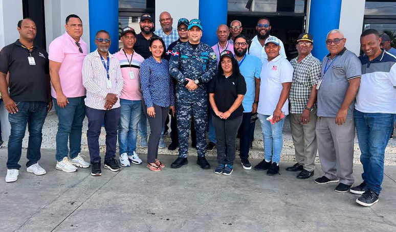 Nuevo director regional PN fortalece vínculos con prensa María Trinidad Sánchez: “Venimos a trabajar de la mano con ustedes