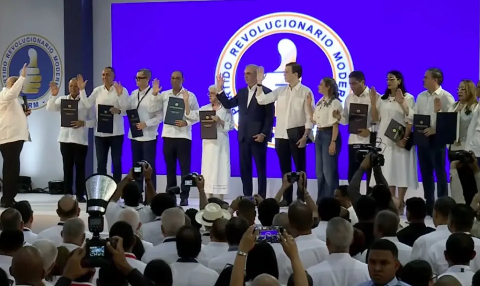 Abinader jura como presidente del PRM: 