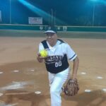 Emitaxi pica delante en el torneo de softbol
