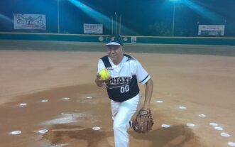 Emitaxi pica delante en el torneo de softbol