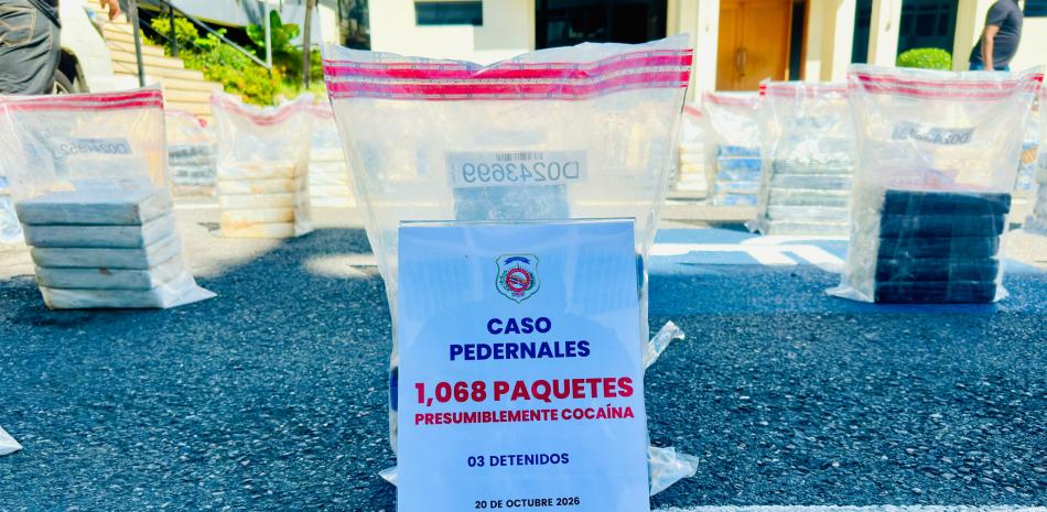 DNCD intercepta lancha en costas de Pedernales y atrapa a 3 colombianos con mas de una tonelada de cocaina