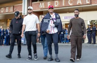 Sale del hospital detective dominicano herido durante asalto; NYPD busca dos hispanos