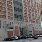 Dominicano herido por ICE es llevado al mismo recinto donde guarda prisión expresidente Nicolás Maduro en Brooklyn