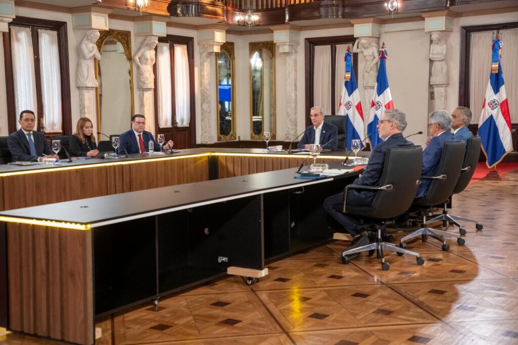Gobierno dice mantiene tarifa eléctrica congelada desde 2022; afirma subsidio estatal será RD$100,000 millones en 2026