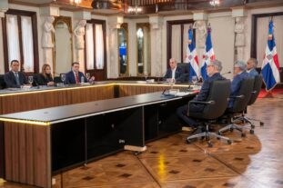 Gobierno dice mantiene tarifa eléctrica congelada desde 2022; afirma subsidio estatal será RD$100,000 millones en 2026