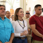 Aaay! María Corina Machado ya está en Venezuela; reapareció este domingo en una iglesia de Lara junto a sus seguidores