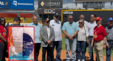Rotary Club Santiago Gurabito reconoce Héctor García por su apoyo al tradicional juego béisbol de pretemporada