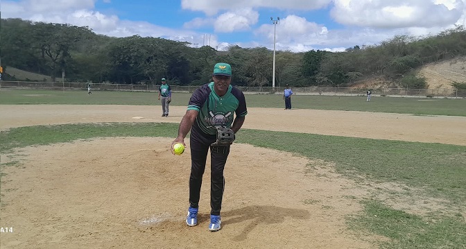 Mantenimiento, Transporte Luperón, Empaque  y Cibao Mix dividen honores en  XXVII Torneo de Softbol Cementos Cibao