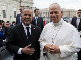 El Torito visita en El Vaticano al papa León XIV; le pide que ore por su provincia y lo invita visitar la República Dominicana