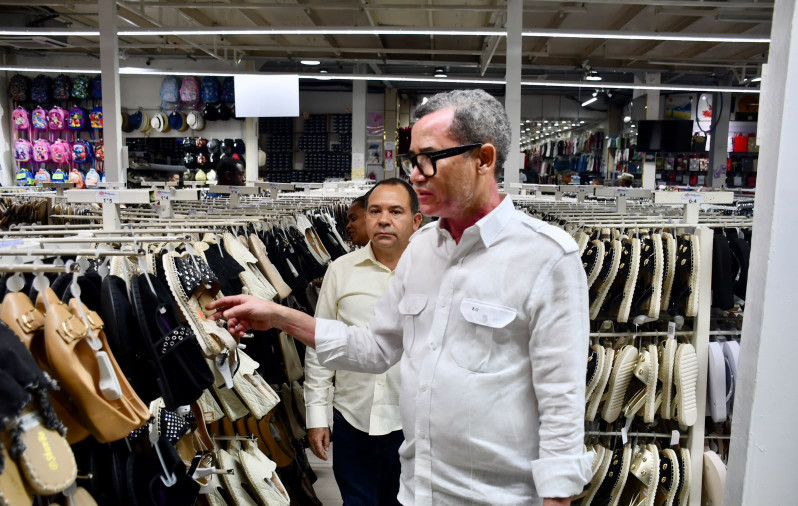 Ministerio de Trabajo cierra 24 negocios propiedad de inversionistas chinos y emite 1,016 actas por fallas al código laboral